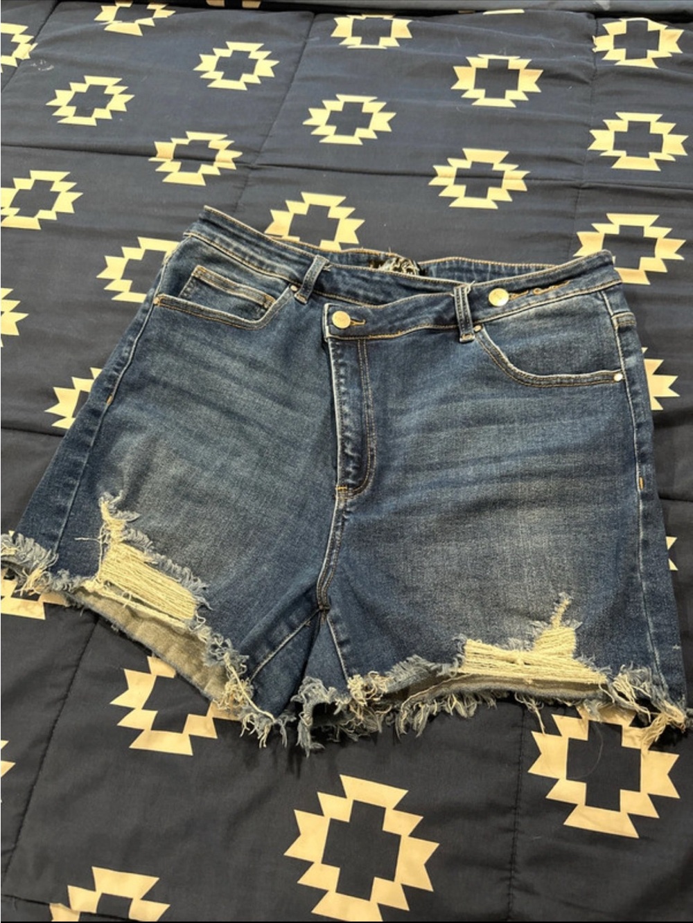 RISEN Jeans 1XL Distressed Denim Shorts Raw Hem Plus Size